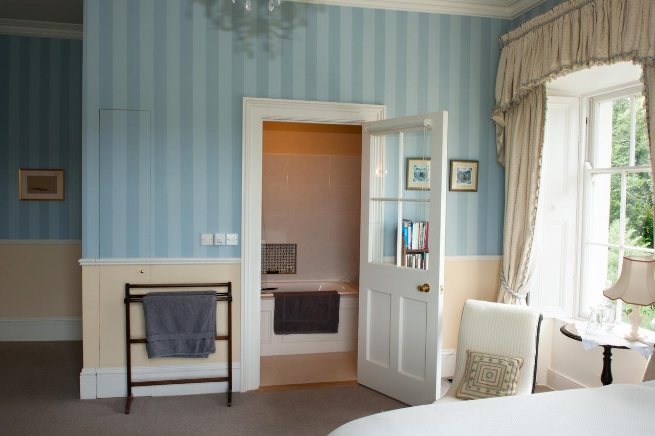 Lough Bawn House Bed & Breakfast Collinstown  Exterior photo
