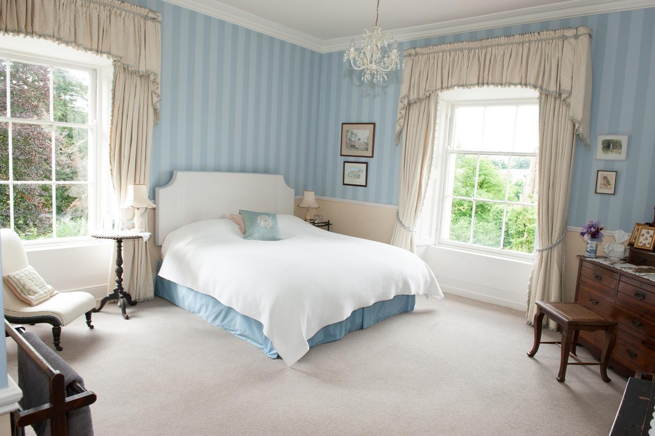Lough Bawn House Bed & Breakfast Collinstown  Exterior photo